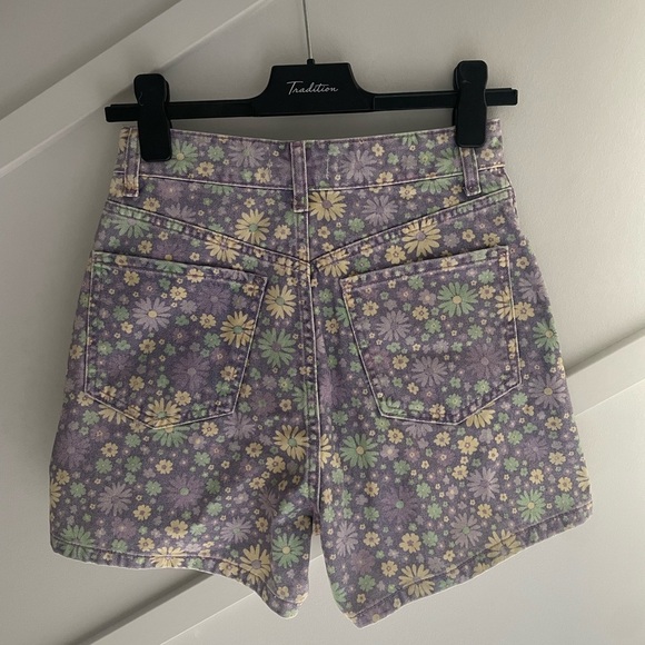 ZARA Floral High Waisted Denim 70s Shorts Lilac, Size US 4 (EU 36) - Picture 5 of 9
